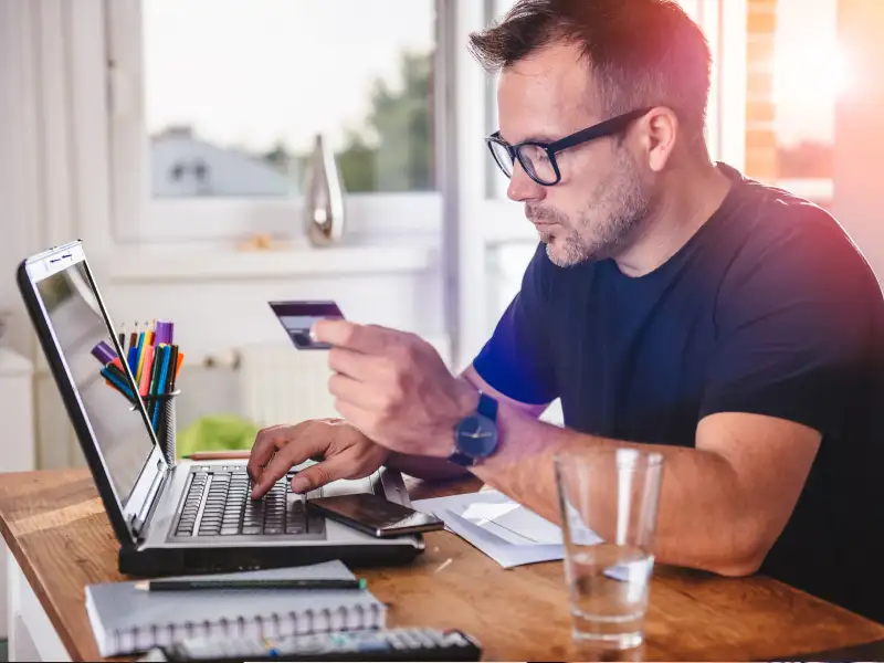 Cartão de Crédito: Vantagens e Desvantagens